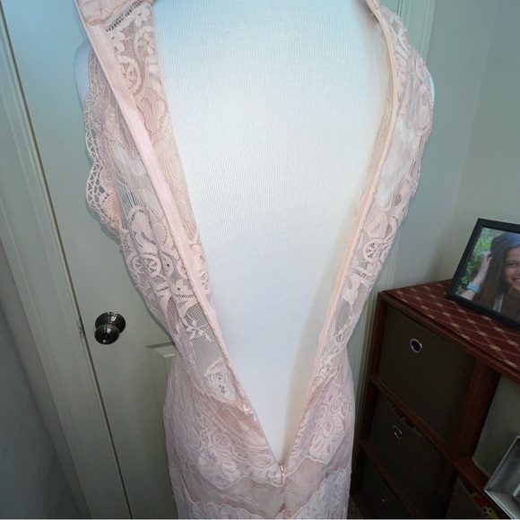 BB Dakota Lace Halter Dress Blush Pink Sz 4 - Picture 8 of 17